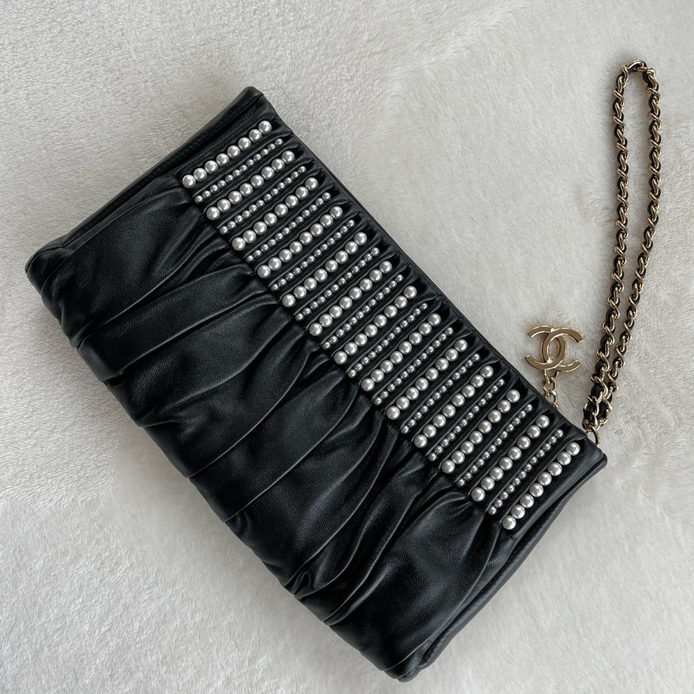 🤍 euc | CHANEL | timeless pearled leather clutch